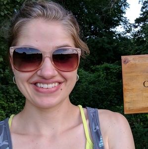 Meet your Posher, Amy